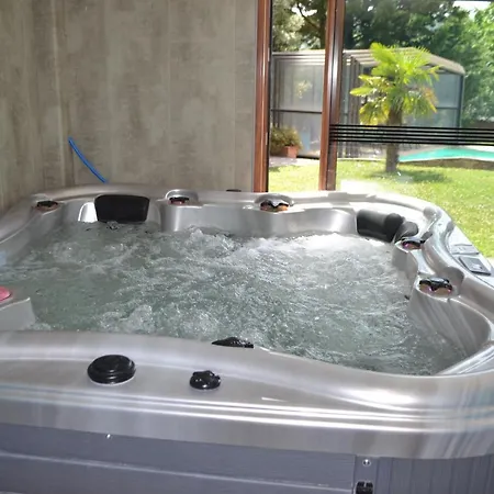 Maison 3 chambres, 3 SdB, terrasse, piscine, spa Meyrie Extérieur photo