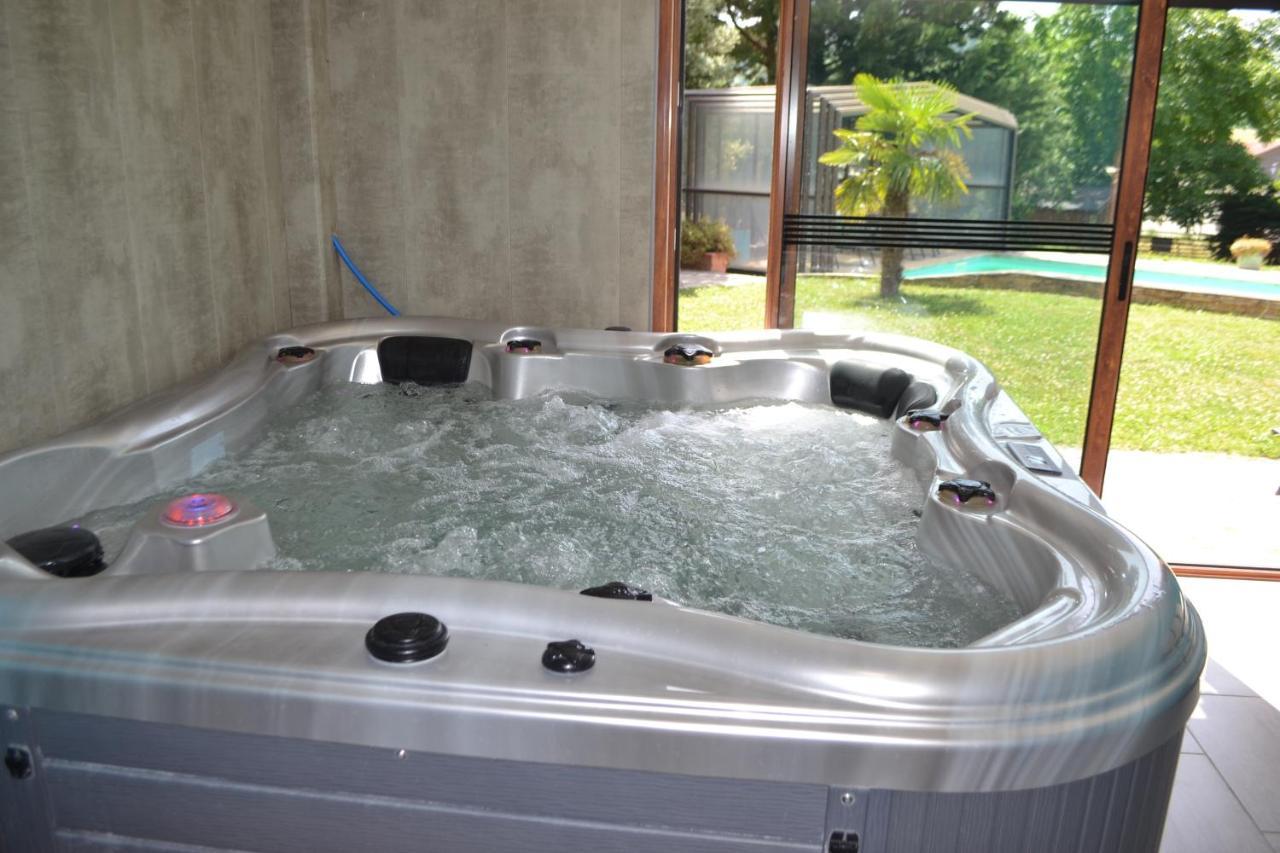 Maison 3 Chambres, 3 Sdb, Terrasse, Piscine, Holiday home Meyrie