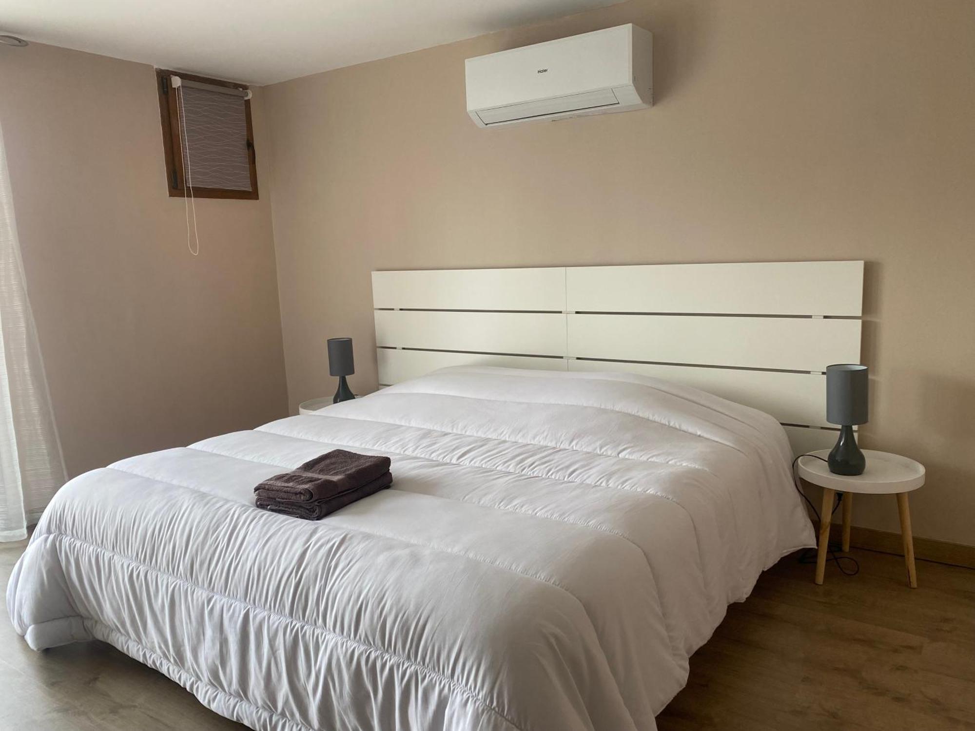 Hébergement de vacances Maison 3 Chambres, 3 Sdb, Terrasse, Piscine, Meyrie
